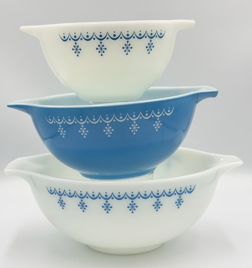 Vintage Pyrex Snowflake White & Blue Cinderella Mixing Bowl 3pc Set